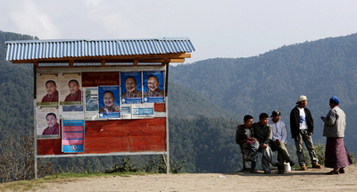 24日に初の下院選のブータン、民主制移行への不安と期待