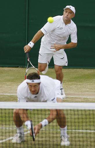 ウリエット／ビョークマン組 ブライアン兄弟を下し決勝へ