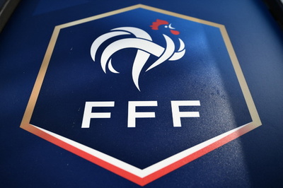 U-18仏代表が20分で4人退場、試合は打ち切りに