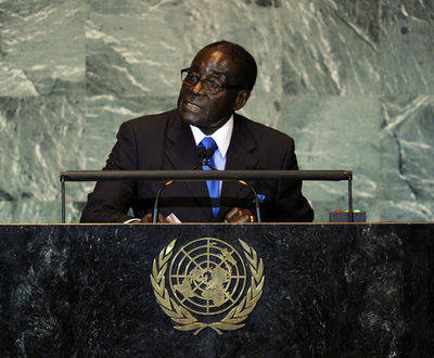 ジンバブエのムガベ大統領、健康診断で今年7度目のシンガポール訪問