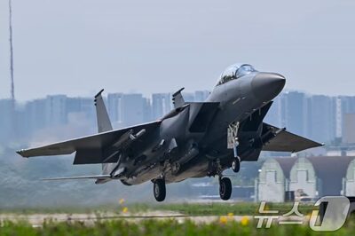 「映え写真」が招いた8億ウォンの代償…韓国空軍パイロット、異動前の“記念撮影”でF15K同士接触