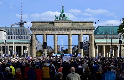 ドイツ、反ユダヤ主義に抗議する大規模集会