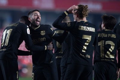 バルサ、土壇場から逆転で国王杯4強 グリーズマン大活躍