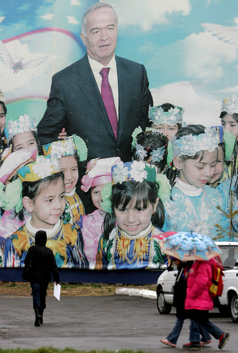 ウズベキスタン大統領選、現職カリモフ氏が大勝