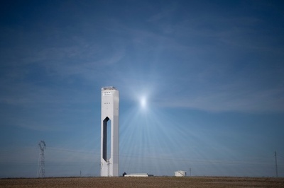 【今日の1枚】平原に謎のモノリス？ スペイン