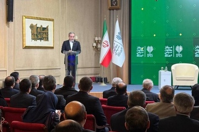 イラン外相「ウラン濃縮断念」は絶対に受け入れない