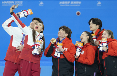 【写真特集】新華社が捉えた冬季アジア大会 メダルに輝いた日本代表選手
