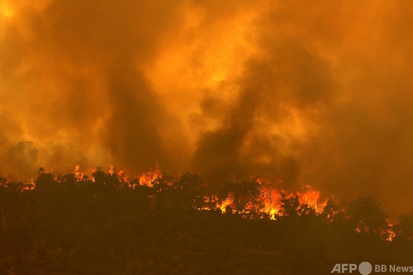 豪森林火災、ロックダウンのパースに迫る 民家71軒焼失