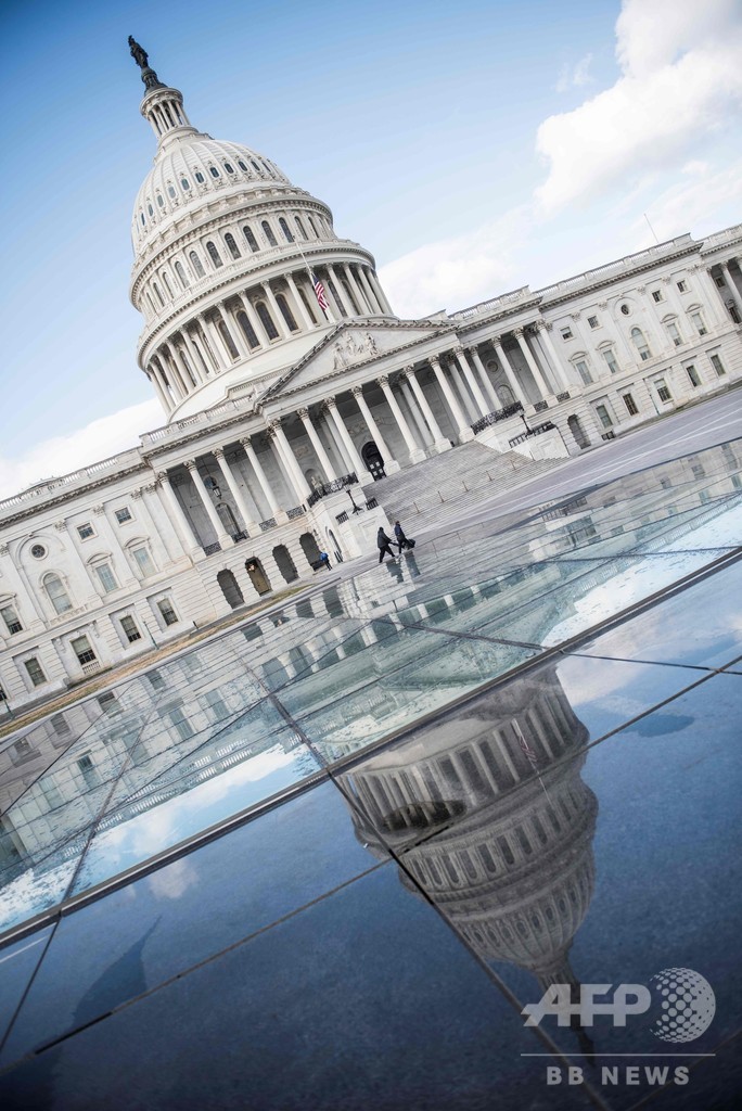 米政府閉鎖、首都のツリーも消灯 トランプ氏「一人ぼっち」ぼやく