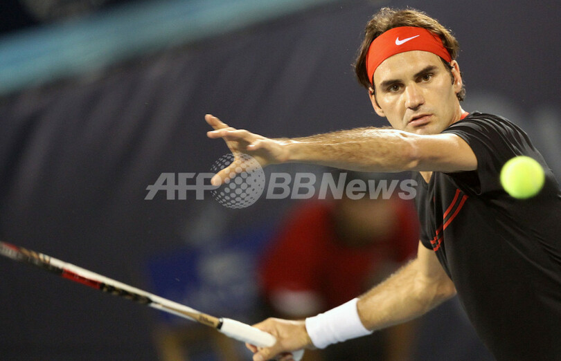 マレーとフェデラーが決勝進出、ドバイ・テニス選手権