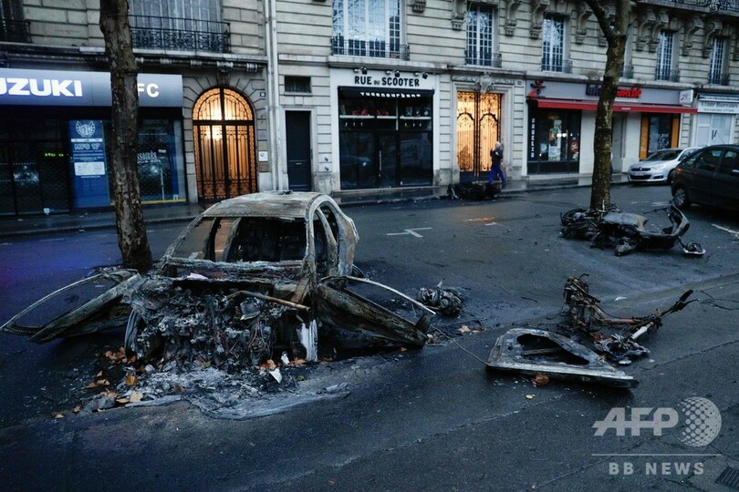 パリのデモ、参加者が暴徒化 車や店舗に放火 270人逮捕