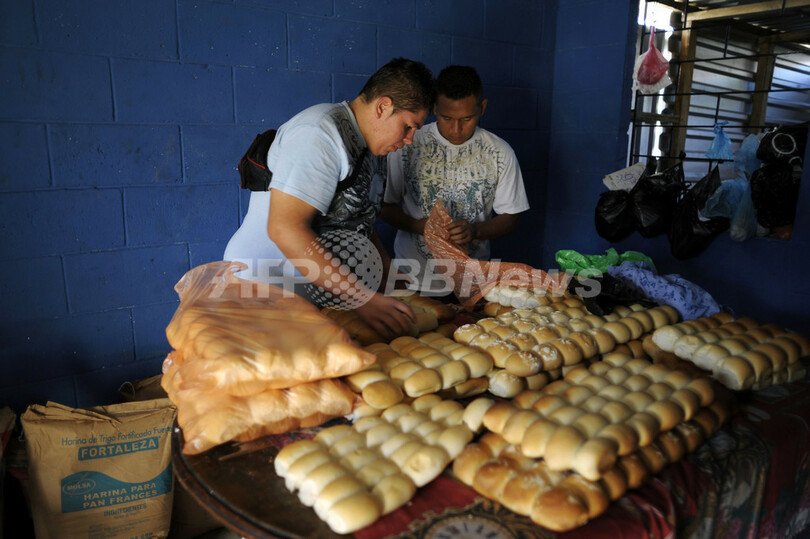 パン作りで社会復帰目指すギャングたち、エルサルバドル