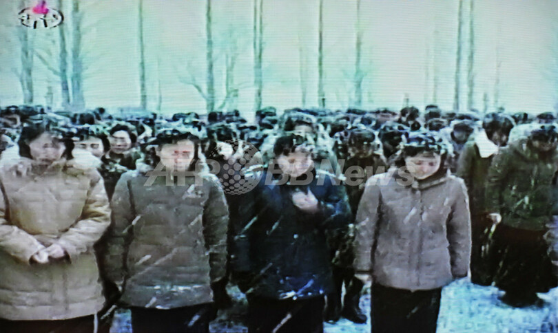 雪の中、「将軍様」の死を嘆く国民 北朝鮮
