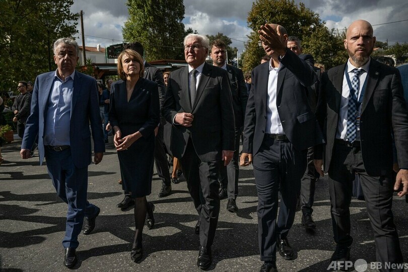 ドイツ大統領、ナチスが壊滅させた村で「許し」乞う ギリシャ訪問で