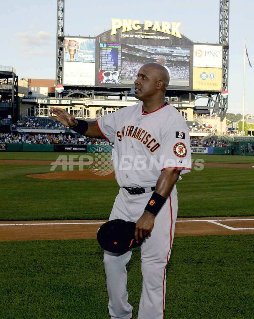 パイレーツ ボンズを称える