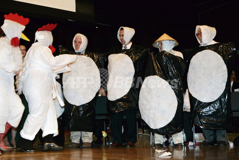 「ウシのふんからバニラ香料」日本の山本さんが2007年度イグ・ノーベル賞を授賞