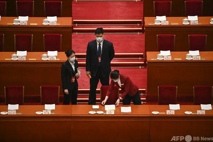 【今日の1枚】一糸乱れぬ給仕 中国