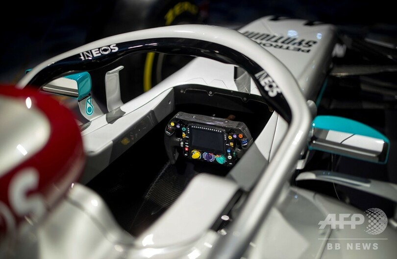 メルセデスが新カラーリング発表、F1