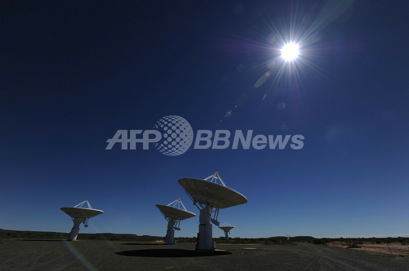 南アフリカの荒野にアンテナ群、巨大電波干渉計の誘致目指す