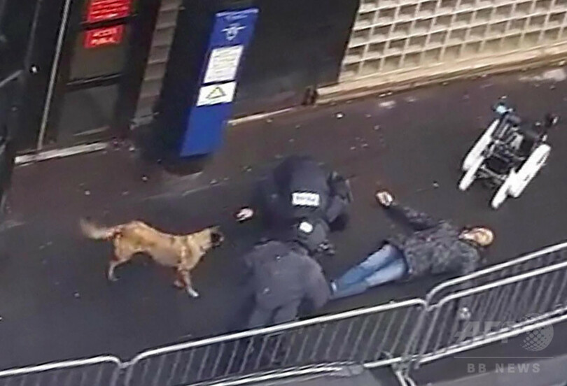 パリ警察襲撃の男、ISに忠誠誓う シリア介入への報復と主張