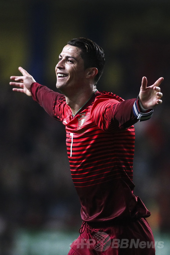 ポルトガルがカメルーンに大勝、サッカー国際親善試合