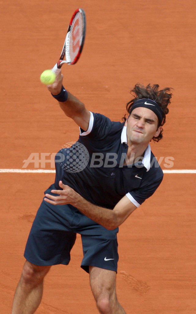 ナダル フェデラーをストレートで破り全仏4連覇達成