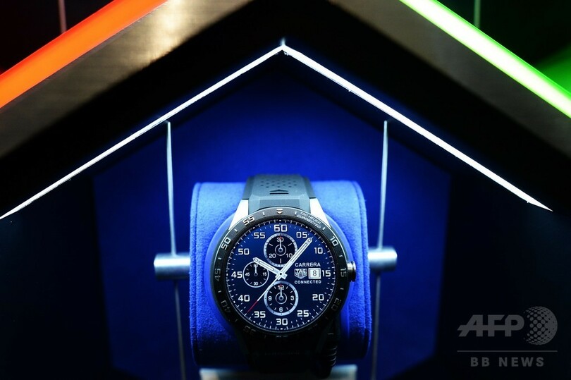 タグ・ホイヤー、スマートウオッチ「コネクテッド」発表