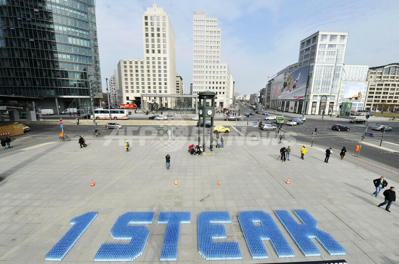 ステーキ1つに水4000リットル、PETAがパフォーマンス