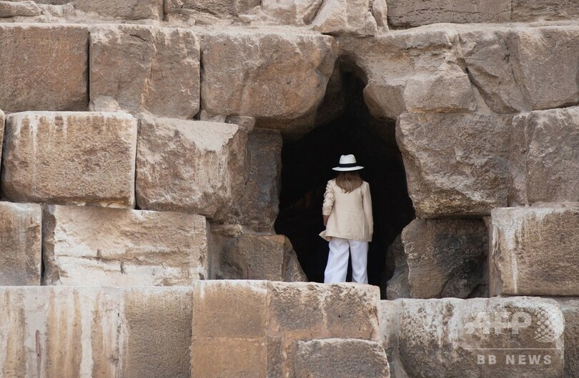 メラニア夫人がギザのピラミッドを訪問、アフリカ4か国歴訪中