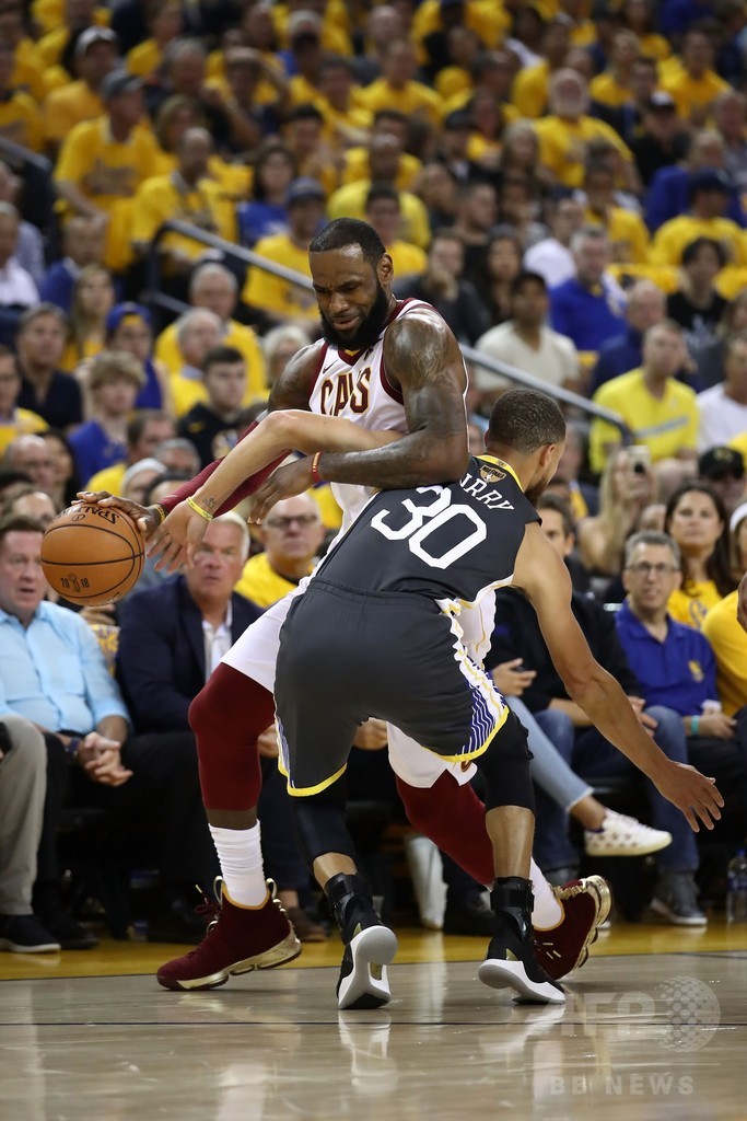 カリーがファイナル新記録の3ポイント9本成功、チームもホームで2連勝