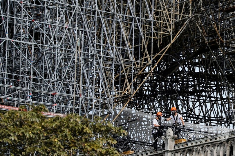 ノートルダム火災、現場で作業再開 鉛汚染で一時中断