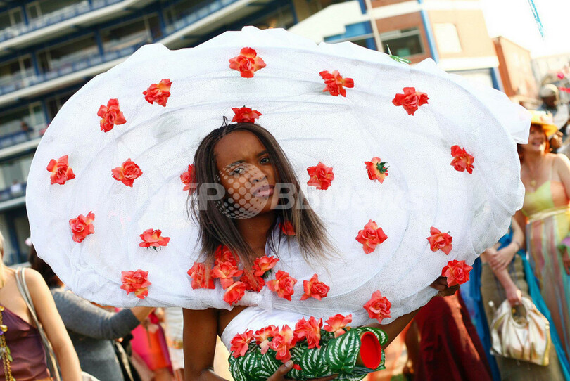 南アフリカで競馬レース「ダーバンジュライ」開催、ファッション・コンテストも