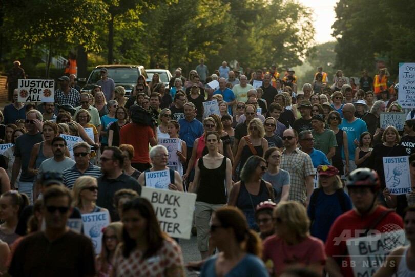 米警官による非武装の豪女性射殺、警察署長が引責辞任