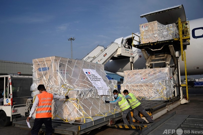 インド1日の死者3689人、過去最多更新 各国の支援到着