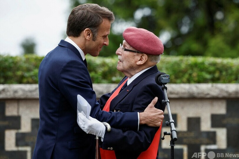 マクロン仏大統領「犠牲の精神」を称賛 ノルマンディー作戦80年式典始まる