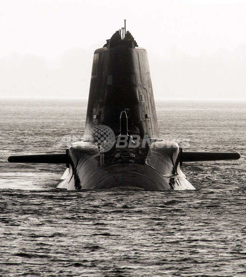 停泊中の英原潜で発砲、1人死亡 海軍兵士を逮捕