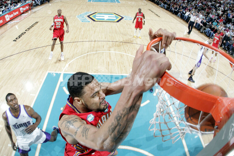 ＜06-07NBA＞ホーネッツ キングスに勝利し今季25勝目を挙げる - 米国