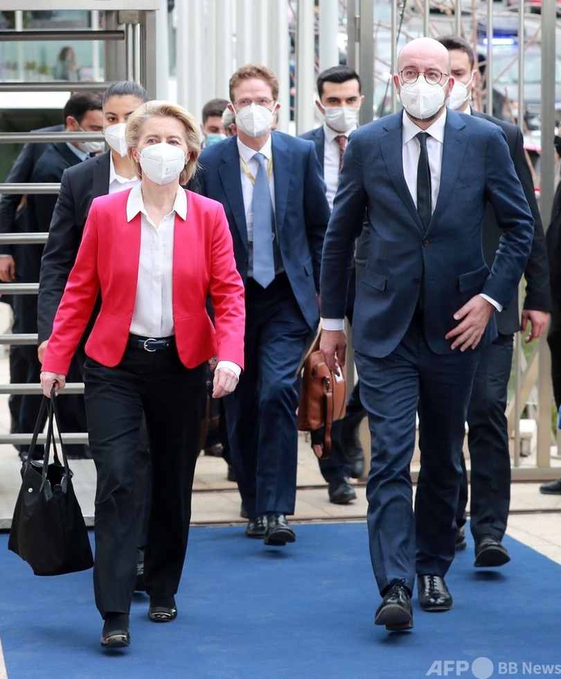 トルコが欧州委員長を冷遇？ 首脳会談で椅子なく