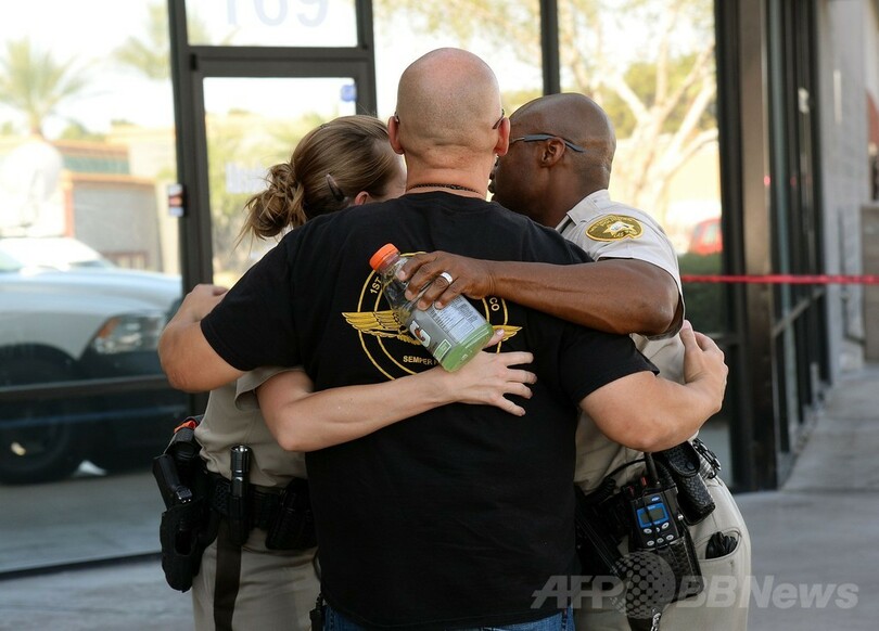 米ラスベガスで発砲、警官ら3人死亡 容疑者の男女自殺