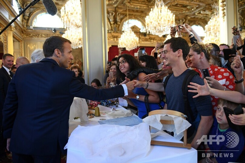 飲食や建設業なら職見つかる、仏大統領の若者への助言に批判