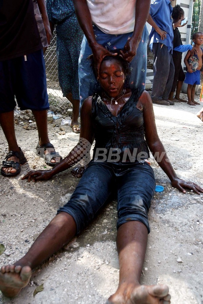 コレラ流行のハイチ、暴動が首都に飛び火