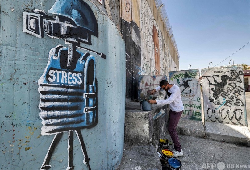 「グラフィティは抵抗の手段」 分離壁に絵描くパレスチナ人アーティスト