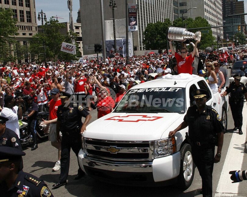 レッドウィングス デトロイトで優勝パレード