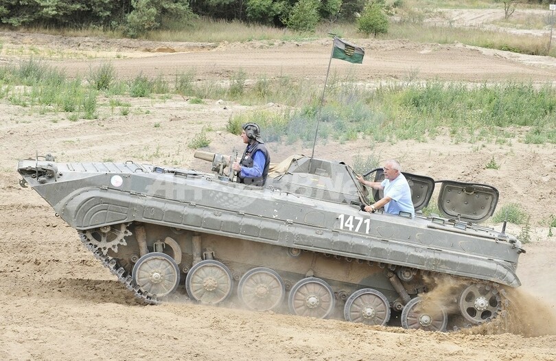 「戦車の自動車学校」がドイツで人気に、試乗1回2万4000円