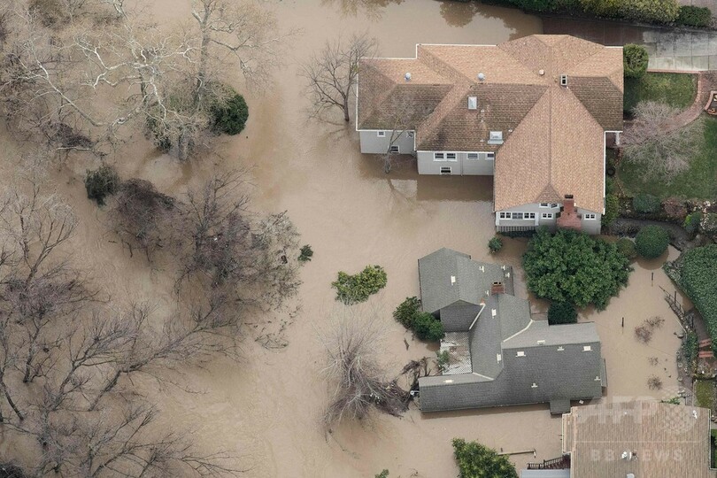 豪雨による洪水で大規模な避難命令 米カリフォルニア州