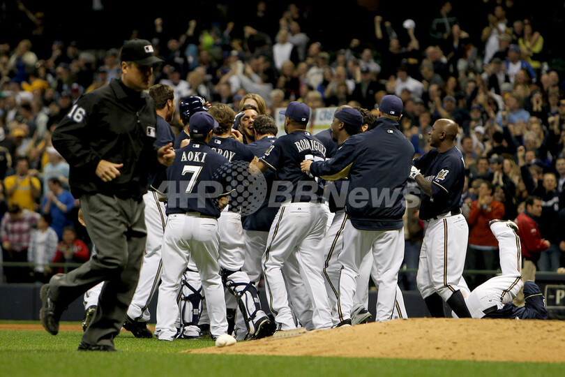 青木が代打スクイズ、ブルワーズはサヨナラ勝ち