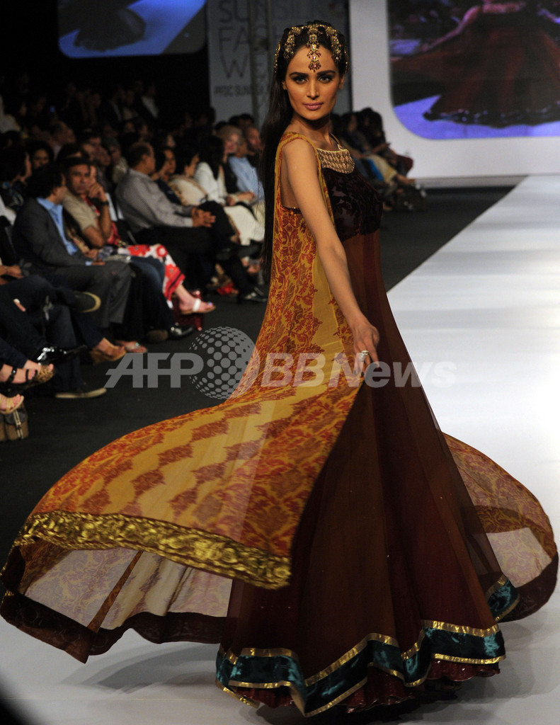 地元デザイナー集結、11年春夏パキスタン・ファッションウィーク