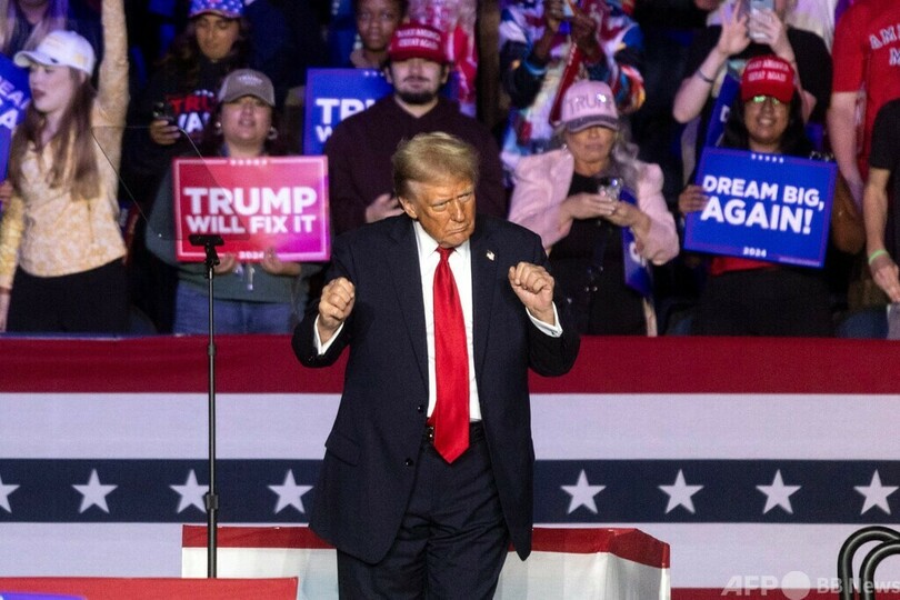 米大統領選「最後の週末」、両候補が激戦州をはしご