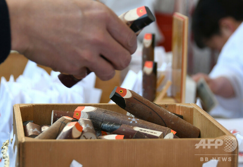 悪いことはみんな「うそ」 東京・湯島天神で招福祈願の「鷽替え神事」