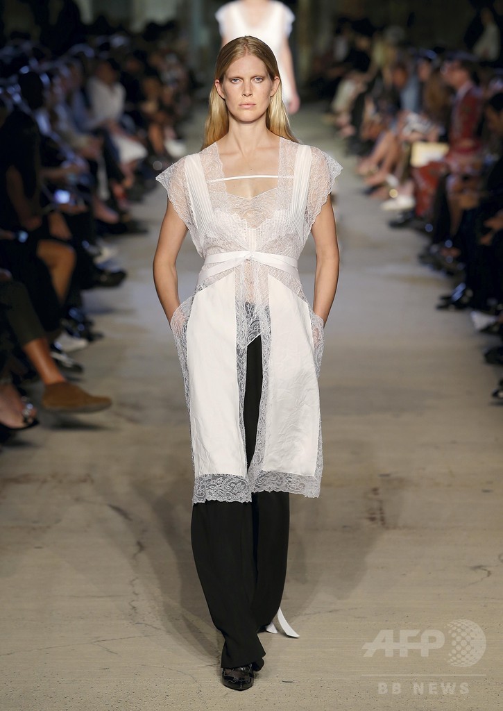 「ジバンシィ」16年春夏コレクション